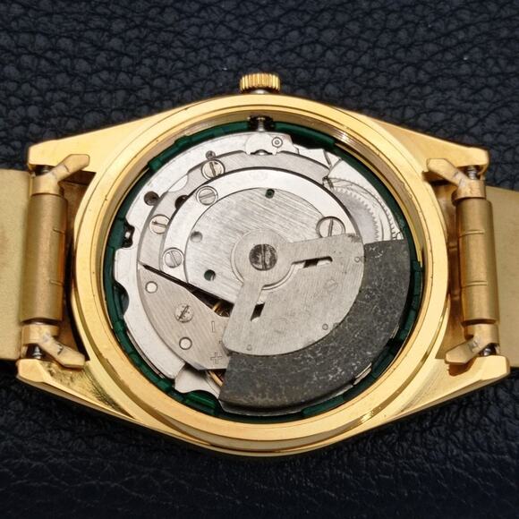 Vintage 1992 Seiko Automatic Mens Gold Watch W/daydate & Red accents - Picture 9 of 10